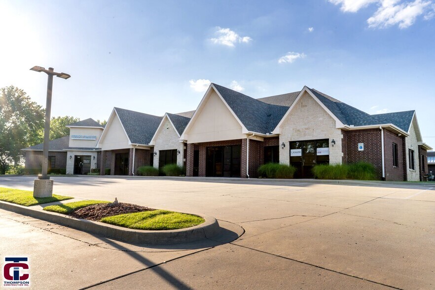 8126 S Mingo Rd, Tulsa, OK à louer - Photo de l’immeuble – Image 2 sur 13