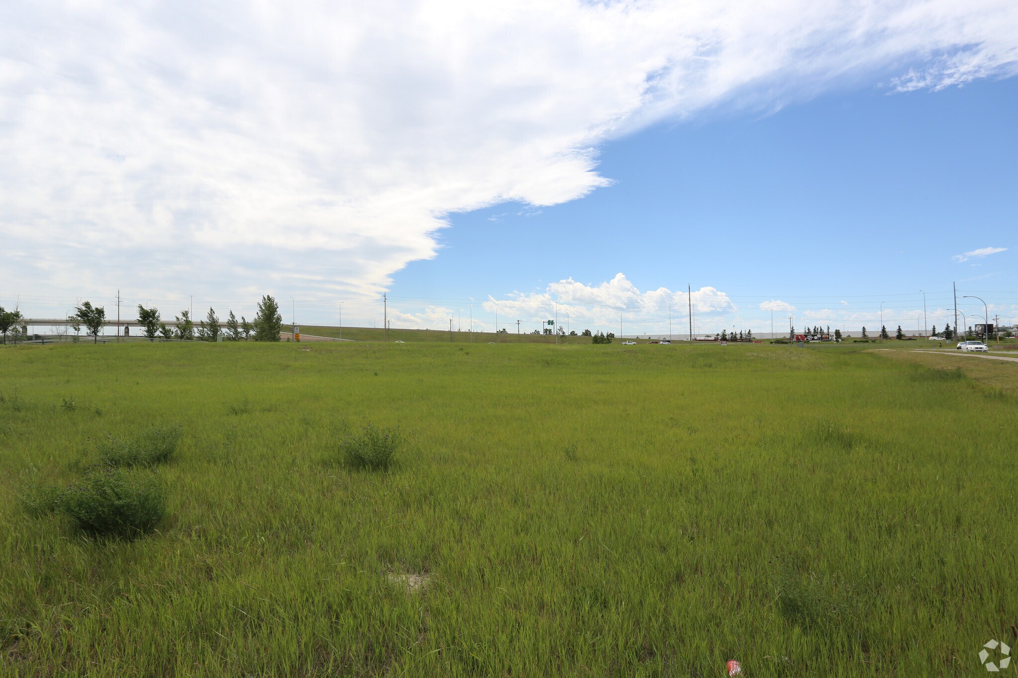 3688 48 Ave NE, Calgary, AB à louer Photo de l’immeuble– Image 1 sur 3