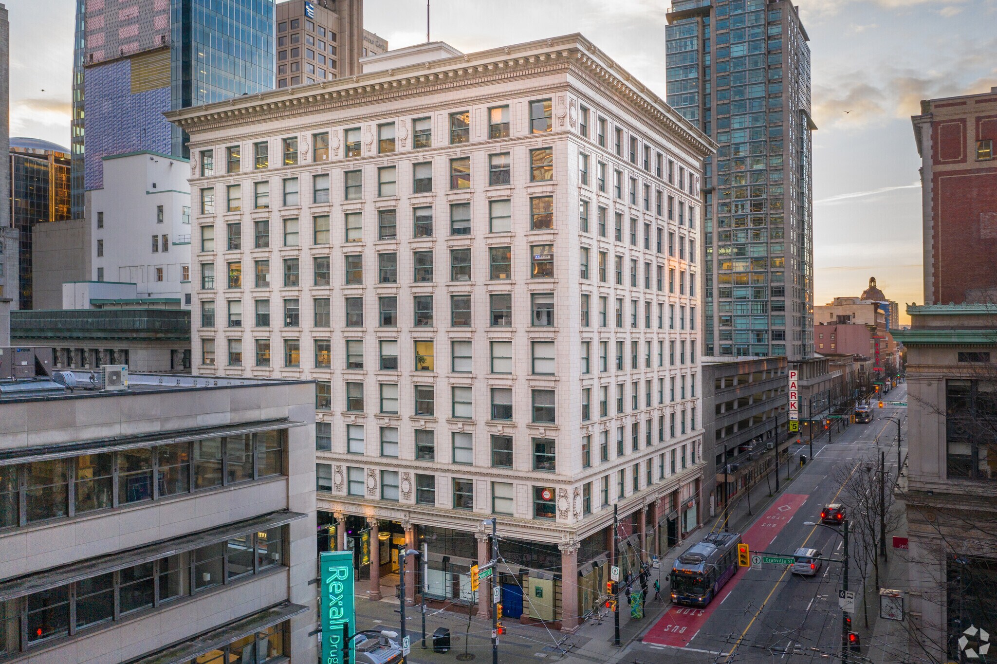 470 Granville St, Vancouver, BC à louer Photo de l’immeuble– Image 1 sur 5