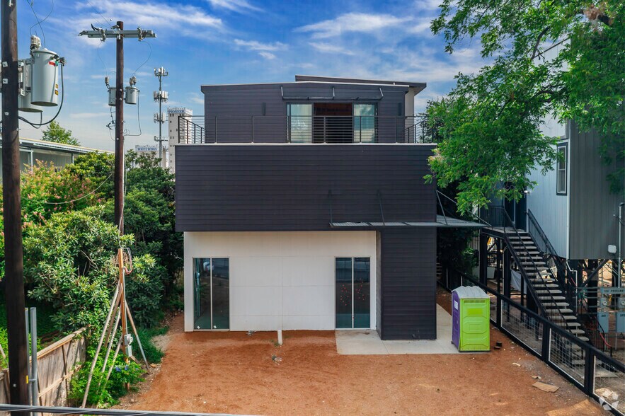 415 E Cevallos St, San Antonio, TX à louer - Photo de l’immeuble – Image 2 sur 37