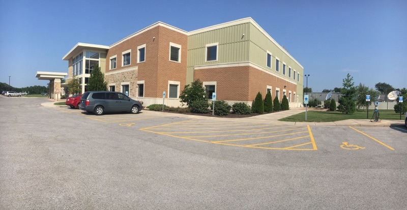 3900 28th Avenue Dr, Moline, IL à louer - Photo de l’immeuble – Image 3 sur 10