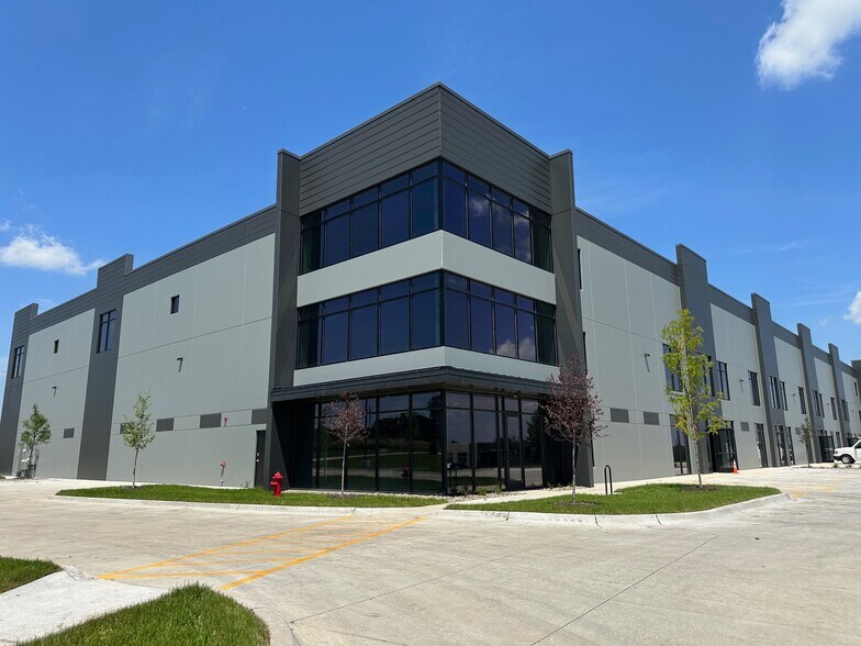 6001 Thornton Ave, Des Moines, IA à louer - Photo de l’immeuble – Image 1 sur 7