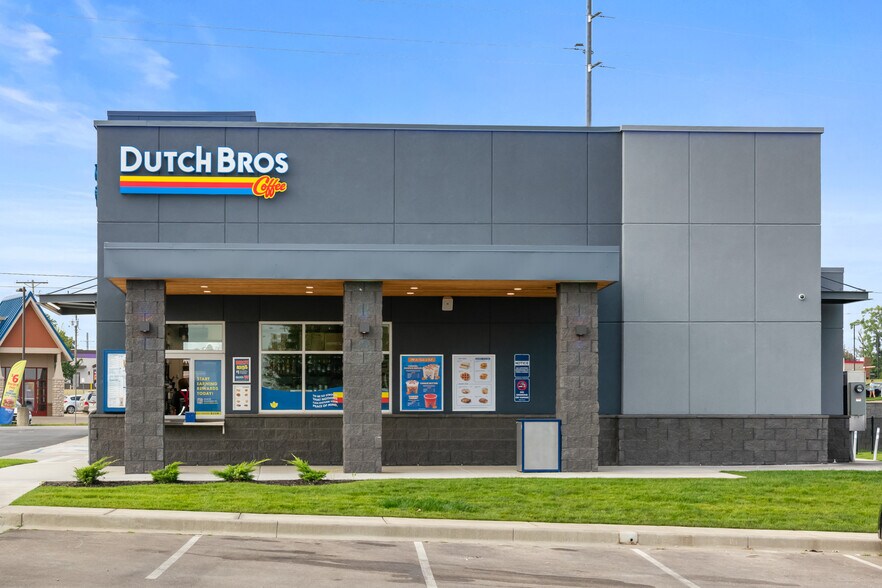 325 E Russell Ave, Warrensburg, MO à vendre - Photo de l’immeuble – Image 3 sur 6