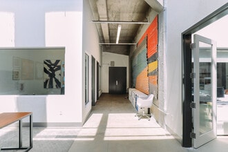 2744 E 11th St, Oakland, CA à louer Photo intérieure– Image 1 sur 5