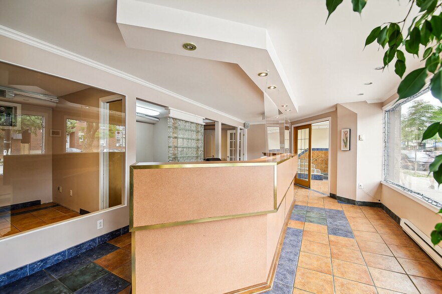 150 Rue Jarry E, Montréal, QC à louer - Photo intérieure – Image 3 sur 17