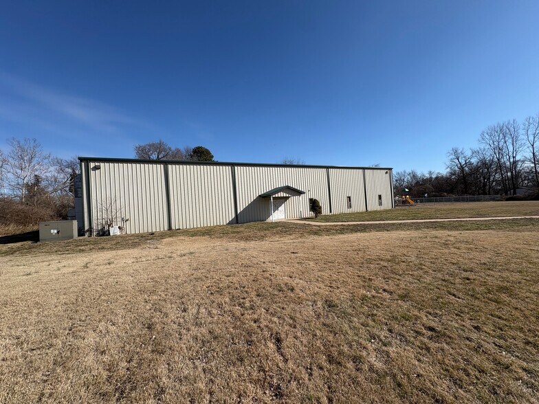 10112 Royal Dr, Saint Louis, MO à louer - Photo principale – Image 1 sur 20