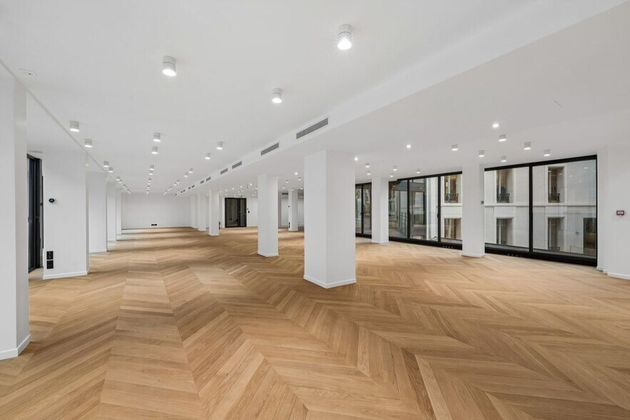 47 Rue De Ponthieu, Paris à louer - Photo de l’immeuble – Image 2 sur 9