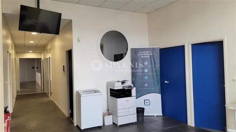 Local d’activités dans La Chapelle-sur-Erdre à louer - Photo de l’immeuble – Image 3 sur 9