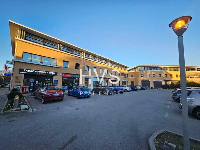 Plus de détails pour Bureau, Local commercial à louer