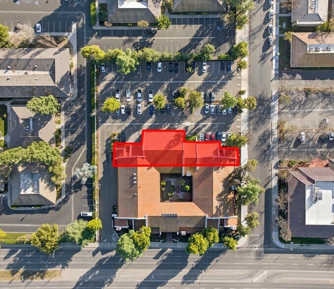 2377 W Shaw Ave, Fresno, CA à louer - Photo de l’immeuble – Image 2 sur 11