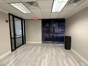 14800 St. Mary's Ln, Houston, TX à louer Photo intérieure– Image 2 sur 11