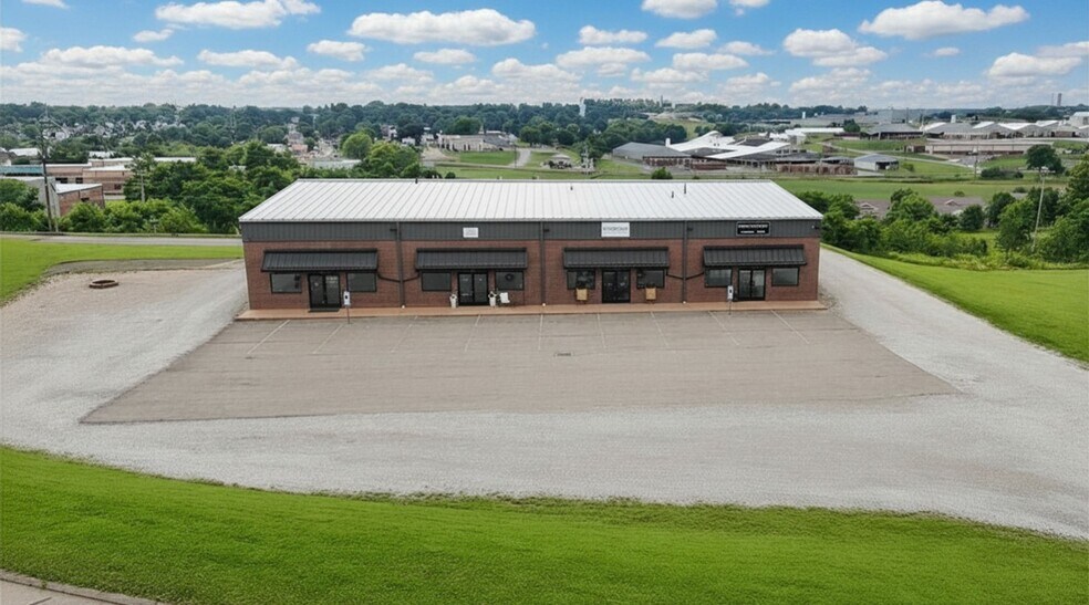 540 Belden Pky NE, Sugarcreek, OH à vendre - Photo de l’immeuble – Image 1 sur 54
