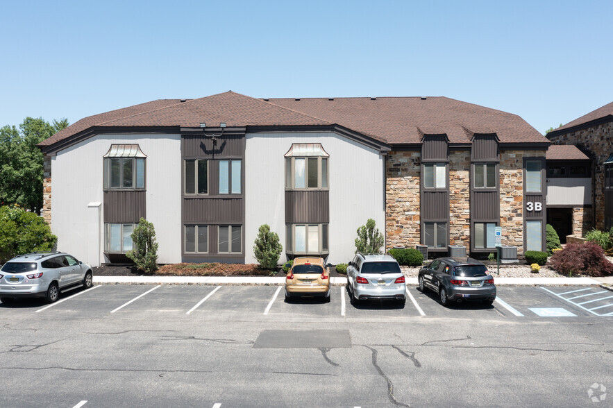 615 Hope Rd, Eatontown, NJ à louer - Photo de l’immeuble – Image 2 sur 5