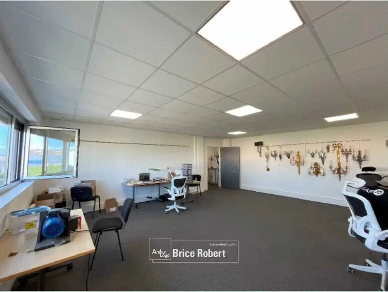 Bureau dans Décines-Charpieu à louer - Photo intérieure – Image 3 sur 10