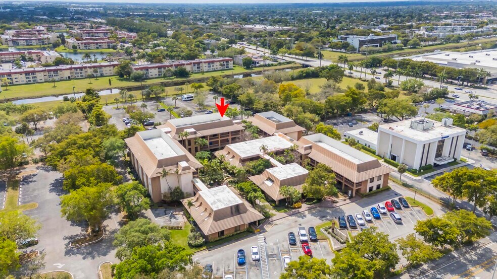 7800 W Oakland Park Blvd, Sunrise, FL à vendre - Photo de l’immeuble – Image 3 sur 8
