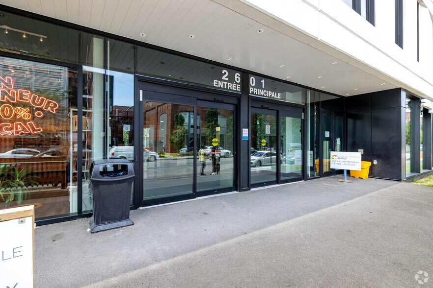 2601 Rue William Tremblay, Montréal, QC à louer - Photo de l’immeuble – Image 3 sur 4
