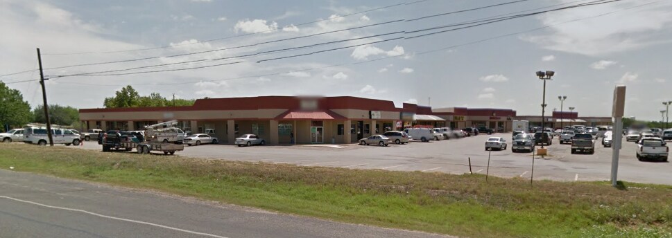 1600 N Sara Dewitt Dr, Gonzales, TX à louer - Photo de l’immeuble – Image 3 sur 3