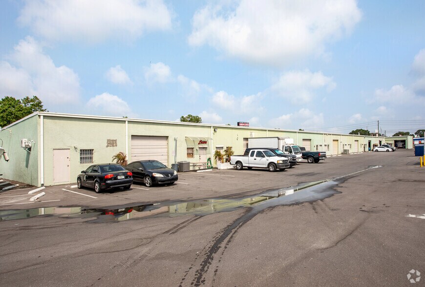 5100 Ulmerton Rd, Clearwater, FL à louer - Photo de l’immeuble – Image 3 sur 5