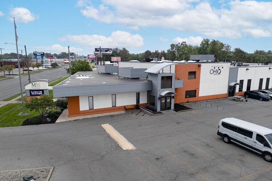 4747 Monroe St, Toledo, OH à vendre - Photo de l’immeuble – Image 1 sur 46