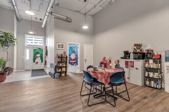 26 N Broadway, Aurora, IL à louer Photo intérieure– Image 2 sur 9