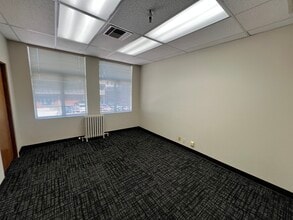 153-191 High St SE, Salem, OR à louer Photo intérieure– Image 1 sur 4