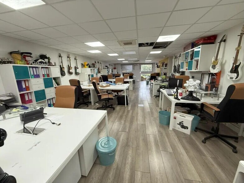 Local d’activités dans Courbevoie à louer - Photo de l’immeuble – Image 3 sur 8