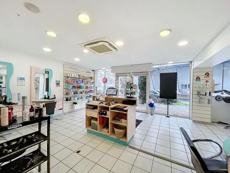 Local commercial dans Talence à louer - Photo de l’immeuble – Image 3 sur 3