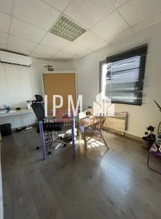 Bureau dans Aubagne à louer - Photo de l’immeuble – Image 2 sur 5