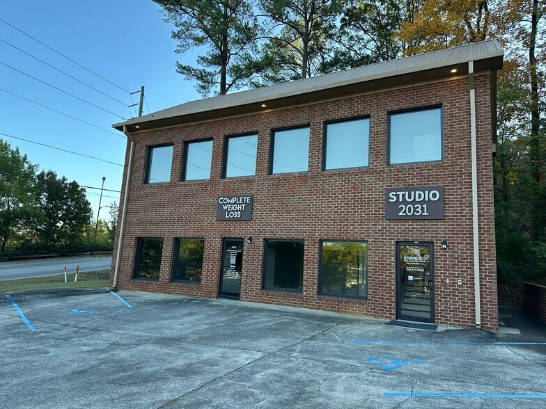 2031 Valleydale Rd, Pelham, AL à louer - Photo de l’immeuble – Image 1 sur 2