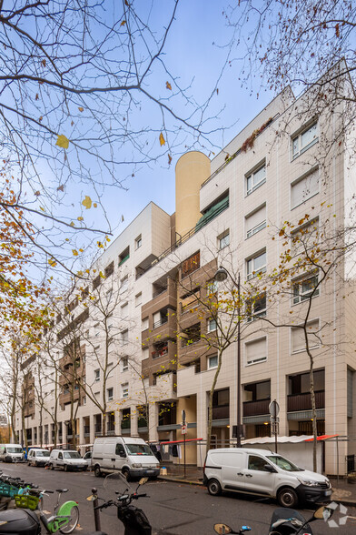 Immeuble residentiel dans Paris à vendre - Photo principale – Image 1 sur 3