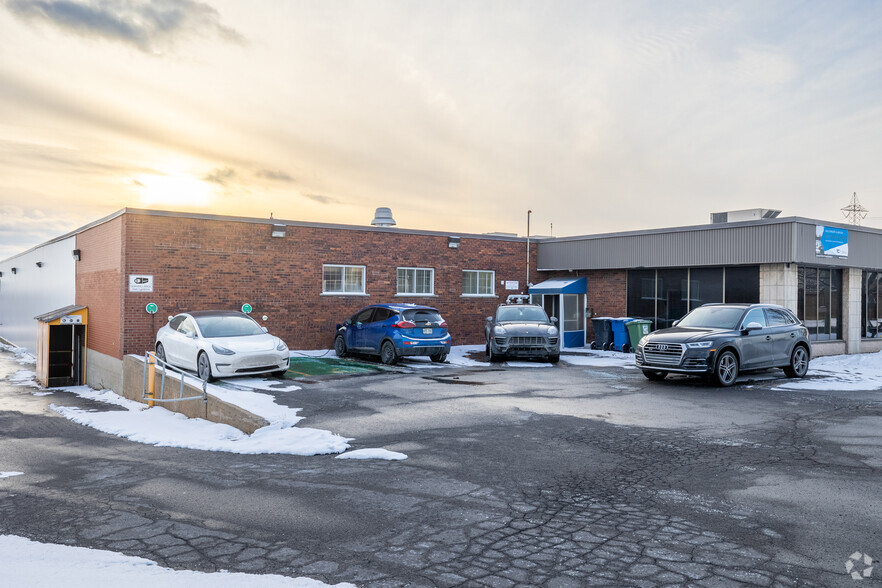 11060 Boul Parkway, Montréal, QC à louer - Photo principale – Image 1 sur 4