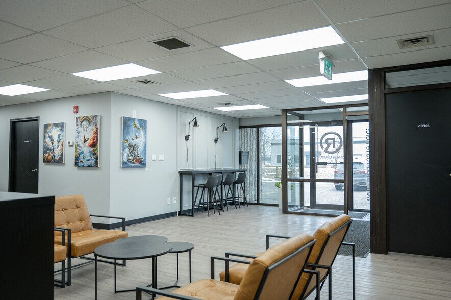 2216 27th Ave NE, Calgary, AB à louer - Photo de l’immeuble – Image 3 sur 28