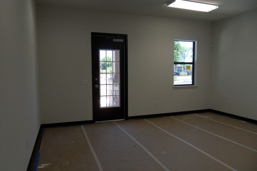154 Elmhurst, Kyle, TX à louer - Photo intérieure – Image 2 sur 5