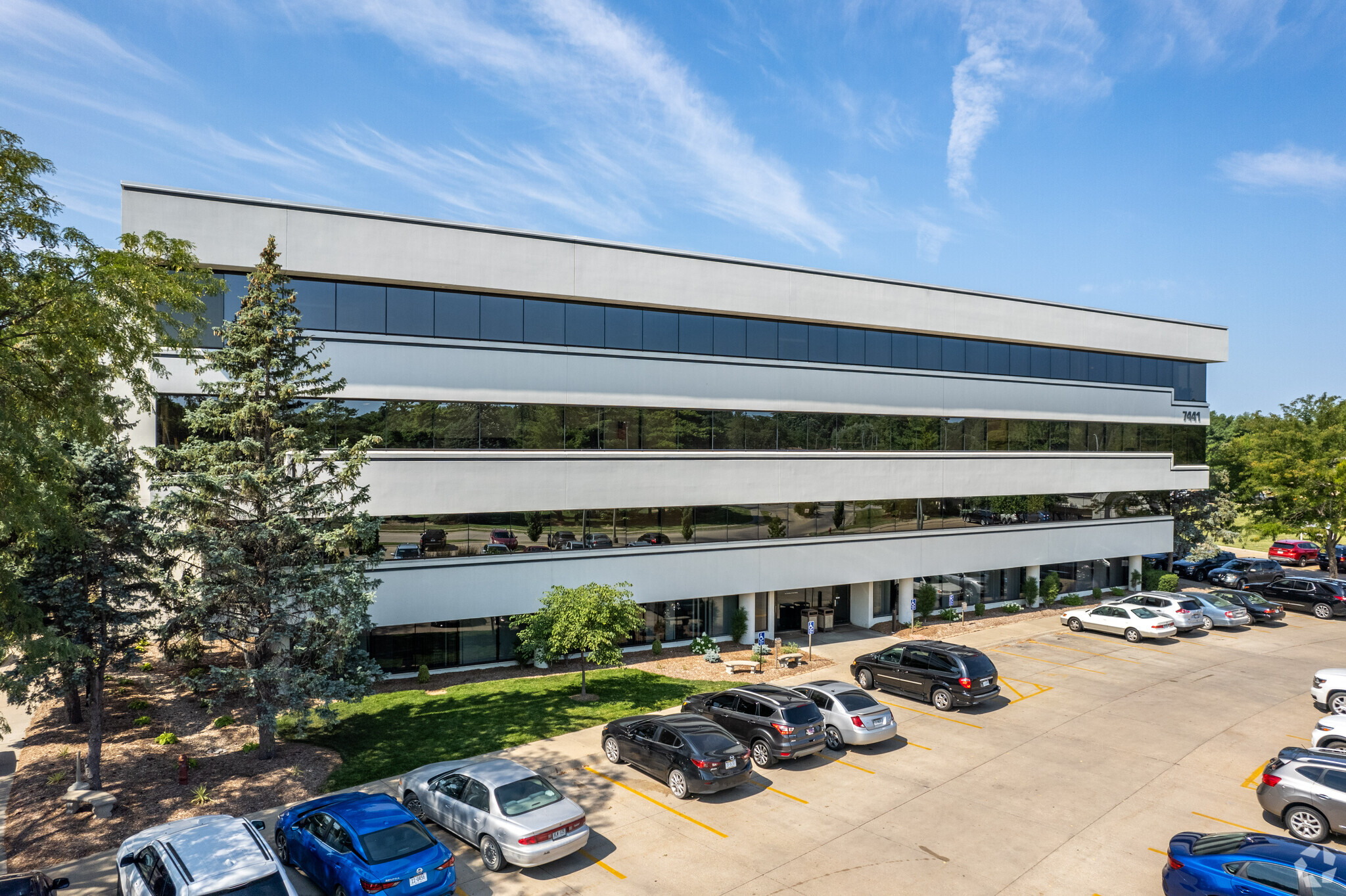 7435 O St, Lincoln, NE à louer Photo de l’immeuble– Image 1 sur 15
