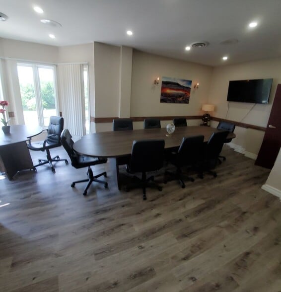 410-420 N Service Rd E, Oakville, ON à louer - Photo intérieure – Image 1 sur 11