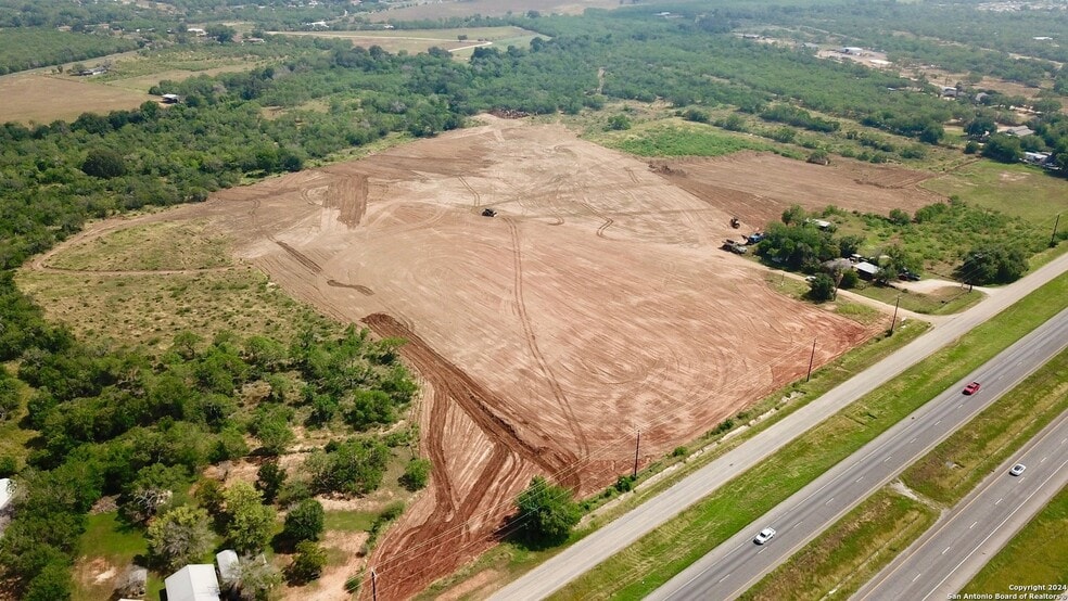 17171 Interstate 35 S, Atascosa, TX à vendre - Photo principale – Image 1 sur 22