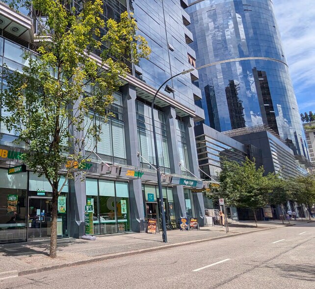 1000 Burrard St, Vancouver, BC à louer - Photo de l’immeuble – Image 2 sur 5