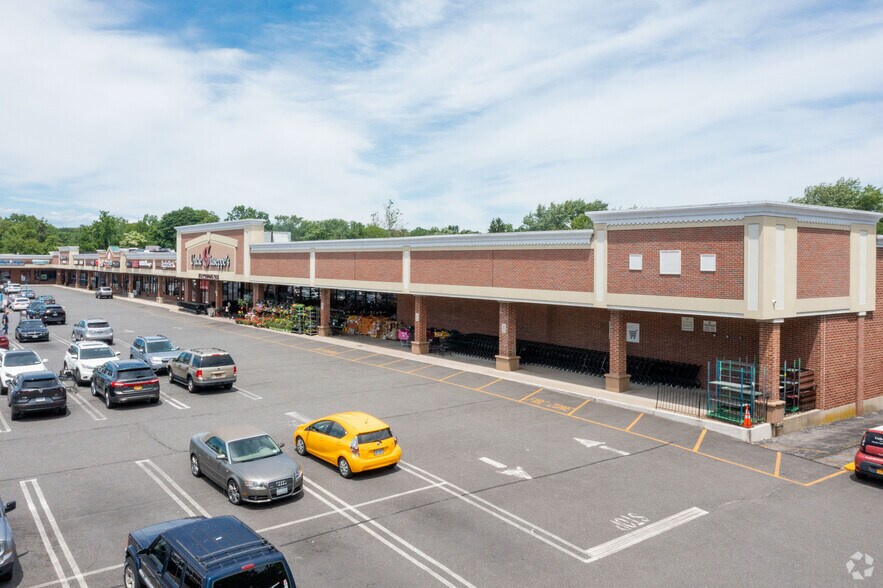 31-95 Hauppauge Rd, Smithtown, NY à louer - Photo de l’immeuble – Image 3 sur 12