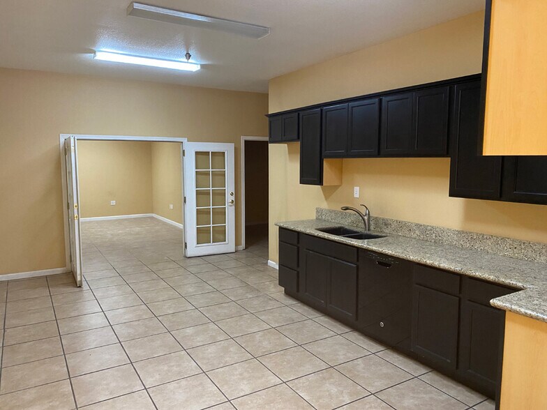 3630 E Wawona Ave, Fresno, CA à louer - Photo intérieure – Image 2 sur 4