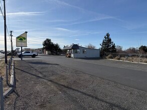 1465 S Highway 97, Redmond, OR à louer Photo intérieure– Image 1 sur 9