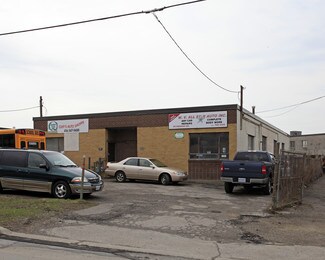 Plus de détails pour 97-99 Kenhar Dr, Toronto, ON - Local commercial à vendre