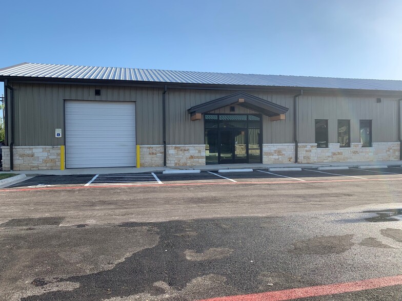 171 Springs Ln, Dripping Springs, TX à louer - Photo de l’immeuble – Image 2 sur 4