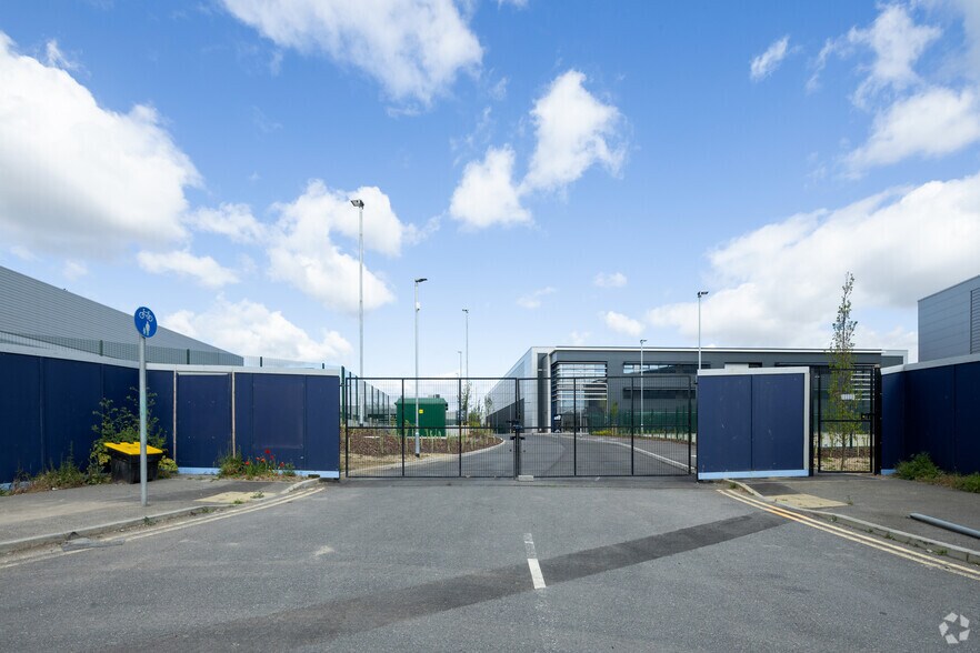 Unit 3 Thames Rd, Crayford à louer - Photo de l’immeuble – Image 3 sur 9
