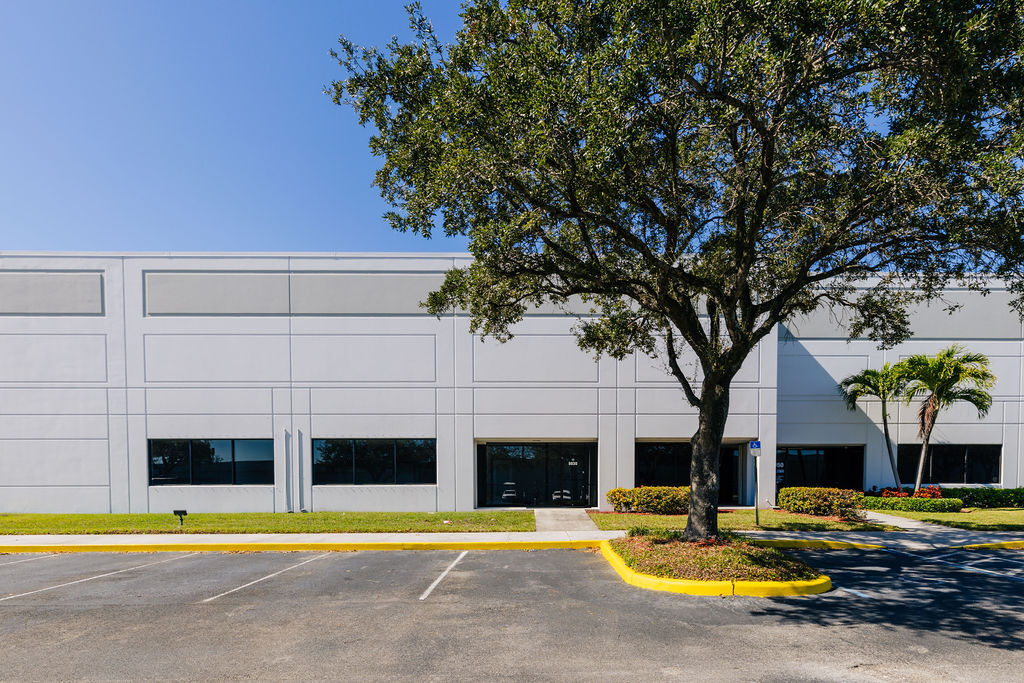 7800-7890 NW 80th St, Miami, FL à louer Photo de l’immeuble– Image 1 sur 1