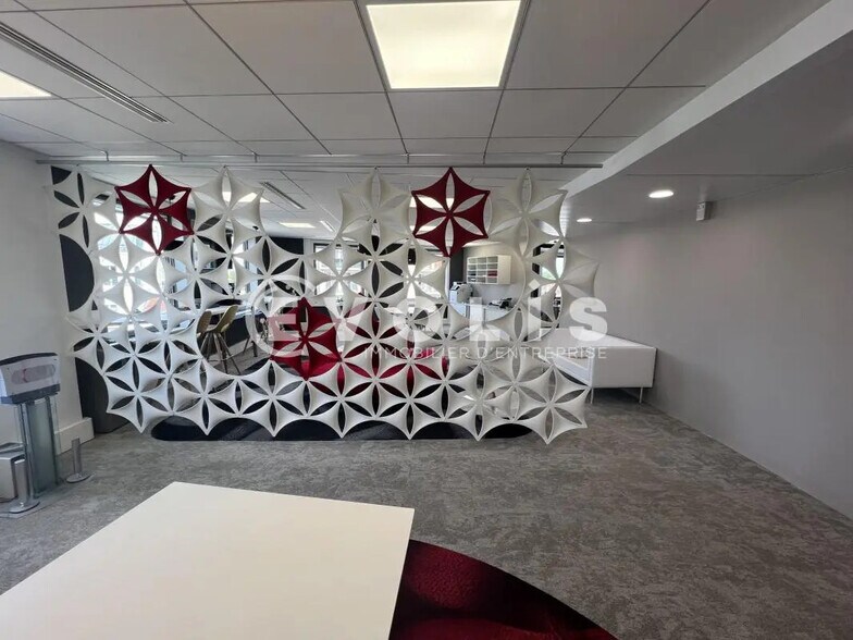 1 Place Des Marseillais, Charenton-le-Pont à louer - Photo de l’immeuble – Image 3 sur 27