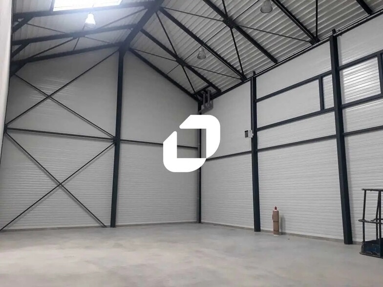 Local d'activités dans Cormeilles-en-Parisis à vendre - Photo de l’immeuble – Image 2 sur 7