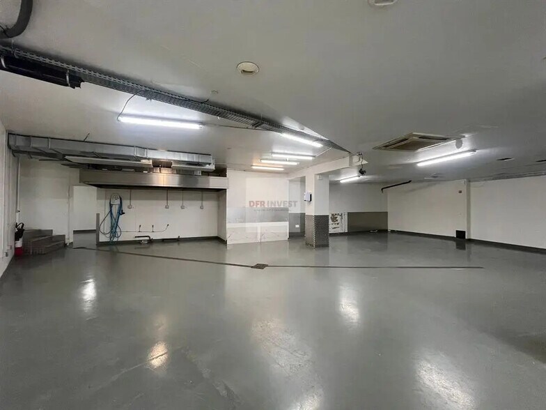 Local commercial dans Paris à louer - Photo de l’immeuble – Image 1 sur 10