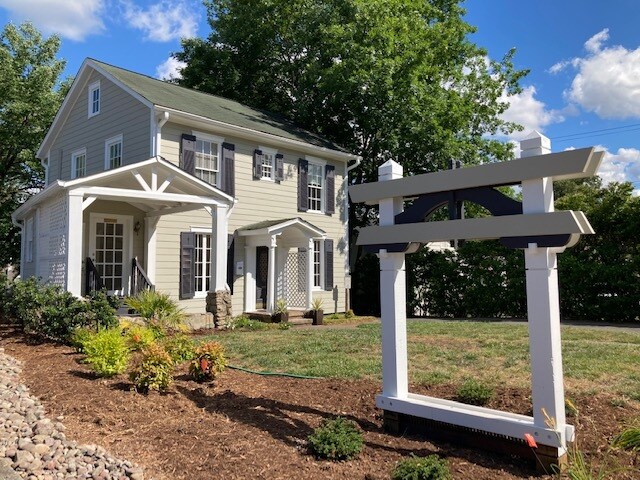 1821 Cumberland Ave, Charlotte, NC à louer Photo de l’immeuble– Image 1 sur 15