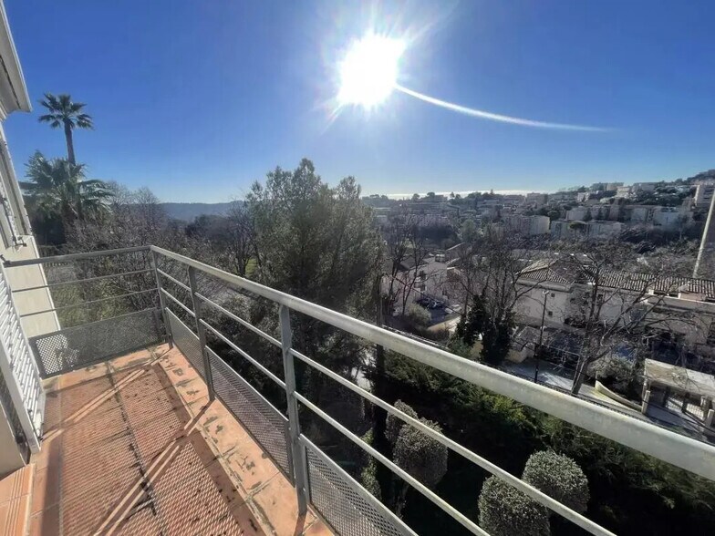 Bureau dans Grasse à louer - Photo de l’immeuble – Image 3 sur 13