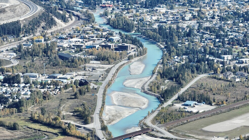 1000 Kicking Horse Drive Dr, Golden, BC à vendre - Photo de l’immeuble – Image 2 sur 3